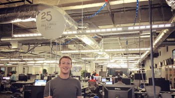 Saking identiknya dengan t-shirt abu-abu melekat pada dirinya, sejumlah perusahaan busana lainnya, misalnya H&M hingga Vresh Clothing dengan menawarkan harga miring sekitar harga mulai Rp 600 ribuan, tapi sekarang barangnya sudah tidak dijual lagi. Foto: Facebook