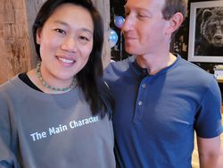 Harta Triliunan, Penampilan Mark Zuckerberg Tetap Berantakan