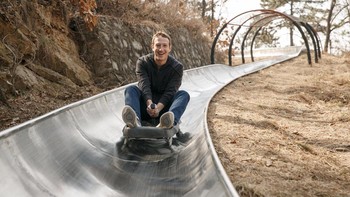 Ini saat Zuckerberg masih muda beberapa tahun lalu, penampilannya sama saja. Foto: Facebook