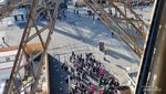 Menara Eiffel di Musim Dingin, Tetap Membeludak Turisnya!