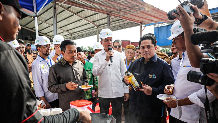Menteri BUMN Erick Thohir bersama Wagub Sumut Ijeck