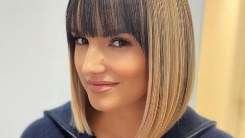 Straight Shoulder-Length Haircut.