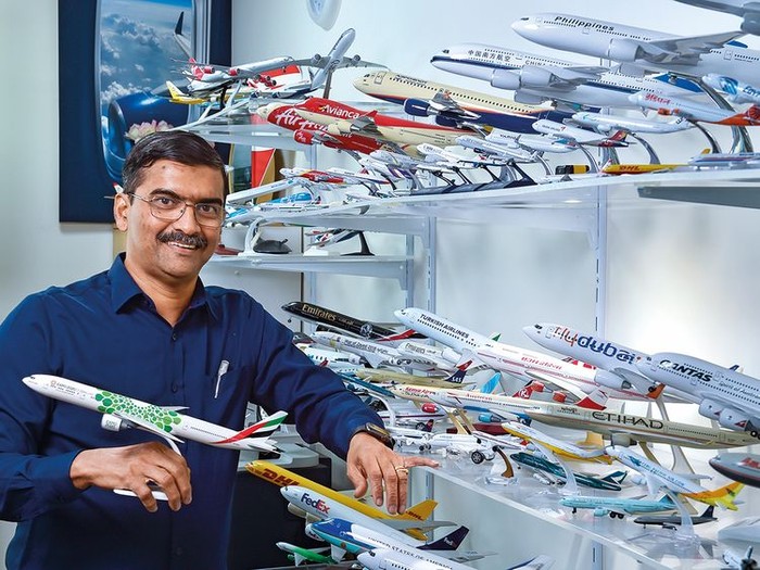 Naveen Frank dan koleksi miniatur pesawatnya