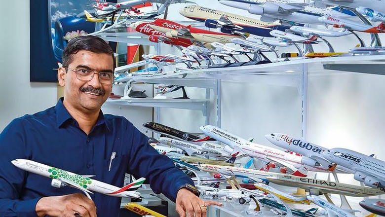 Naveen Frank dan koleksi miniatur pesawatnya Naveen Frank dan koleksi miniatur pesawatnya