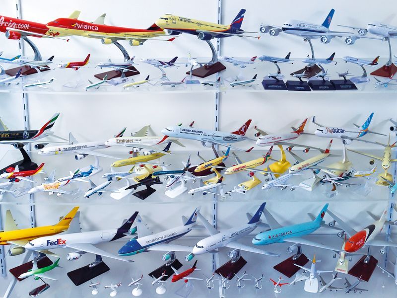 Naveen Frank dan koleksi miniatur pesawatnya