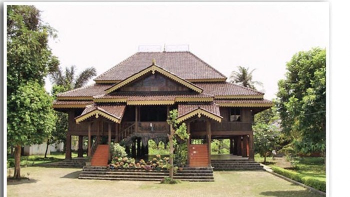 Nuwou sesat, rumah adat Lampung
