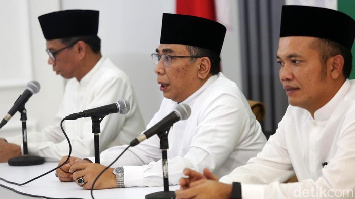 PBNU Luncurkan Mars Satu Abad NU Ketua PBNU Amin Said Husni, Ketua Umum Pengurus Besar Nahdlatul Ulama (PBNU) K.H. Yahya Cholil Staquf dan Wasekjen PBNU Rahmat Hidayat Pulungan memberikan keterangan pers di Kantor Pusat PBNU, Jakarta, Jumat (6/1/2022). Pengurus Besar Nahdlatul Ulama (PBNU) secara resmi meluncurkan Mars Satu Abad NU.