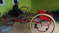 Produksi alat olahraga kursi roda balap, kursi roda bulutangkis, dan kursi roda basket untuk difabel yang terbuat dari bahan aluminium.  