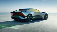 Peugeot Inception kabarnya akan hadir dengan mesin listrik bertenaga baterai. Kendaraan itu disebut-sebut bisa menempuh perjalanan hingga 800 kilometer dan tenaganya mencapai 671 daya kuda. Foto: Peugeot Global.