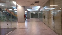 Poins Square Lebak Bulus, Jakarta Selatan kini mulai sepi dari pengunjung. Padahal pusat perbelanjaan ini sempat hits pada masanya, apalagi lokasinya berada di perbatasan ibu kota menjadi daya tarik tersendiri buat masyarakat mengunjungi. CNBC Indonesia/Muhammad Sabki