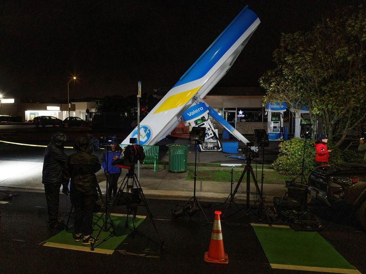 Pom Bensin di California Ambruk Kena Terjang Badai