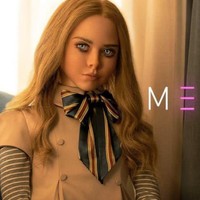 M3GAN sendiri menceritakan tentang boneka mirip manusia produk hasil kecerdasan buatan yang diprogram untuk menjadi teman terbaik seorang anak dan rekan terbaik para orangtua. Namun ketika kecerdasannya melebihi ambang batas, dia jadi punya pikirannya sendiri, dan bertindak berlebihan melindungi sang anak hingga semua orang dianggap sebagai ancaman. Foto: Istimewa