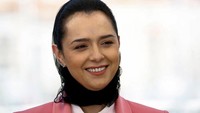 Taraneh Alidoosti saat menghadiri sesi pemotretan untuk film Leilas Brothers di Iran, 26 Mei 2022. Taraneh Alidoosti ditangkap pada 17 Desember setelah membuat serangkaian unggahan di media sosial yang mendukung gerakan protes di Iran, termasuk dukungan kebebasan tanpa menggunakan jilbab dan mengutuk eksekusi para pengunjuk rasa. (REUTERS/Stephane Mahe)  