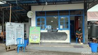 Pura Lempuyang adalah destinasi wisata religi yang kami anggap terbaik setelah mengunjungi beberapa pura. Kesan pertama adalah destinasi ini memiliki lahan parkir yang begitu luas, cukup untuk beberapa bus besar dan mobil.