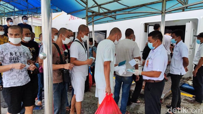 Ratusan PMI dideportasi dari Malaysia.
