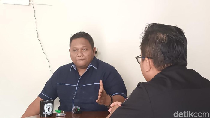 Rian Mahendra saat bicara soal pemecatannya dari PO Haryanto, Karanganyar, Kamis (6/1/2023).