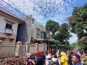 Viralnya Kisah Bu Eny Bikin Rumah Mewah Ramai Jadi Tontonan