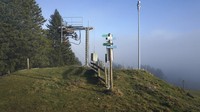 Resor ski Prancis banyak terancam bangkrut karena kekurangan salju tersebab pemanasan global. Le Revard, di wilayaj Aix-les-Bains, di Pegunungan Alpen terpaksa menutup sebagian besar 33 trek selama salah satu musim dingin paling hangat, yang pernah tercatat di Prancis.  