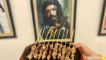 Maknyus! Sate Kambing dalam Hotplate Racikan Master Limbad