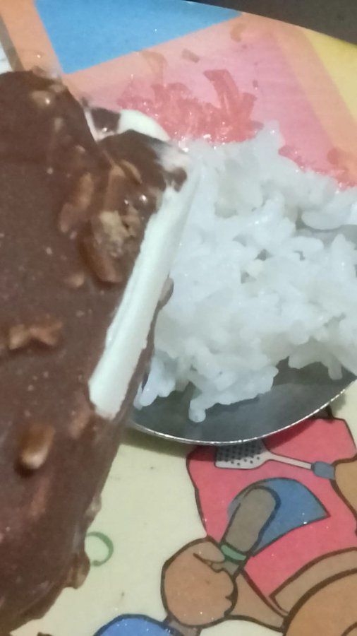 Sekte Makan Es Krim Pakai Nasi Putih, Disebut Netizen Sesat