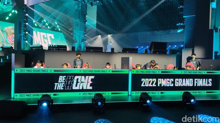 PUBG Mobile Global Championship (PMGC) 2022 telah dimulai. Keseruannya disuguhkan di Jiexpo Kemayoran, dari 6-8 Januari 2023. Berikut potret kemeriahannya.