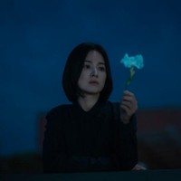 Drama Korea The Glory mengikuti kisah Song Hye Kyo sebagai korban perundungan brutal semasa SMA-nya. Beranjak dewasa, dia membalas dendamnya dengan menjadi wali kelas SD, tempat anak perundungnya sekolah. Foto: dok. Netflix