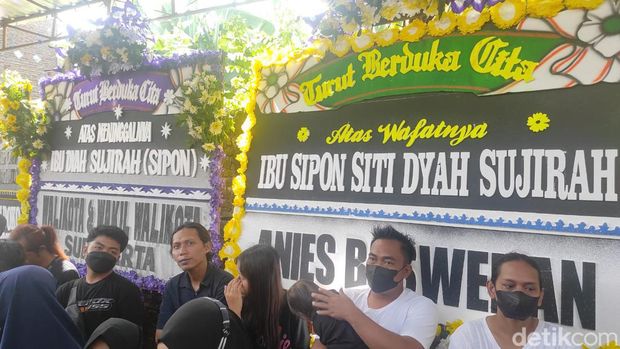 Suasana rumah duka Mbak Pon istri Wiji Thukul di Kampung Kalangan, RT 01 RW 14, Kelurahan Jagalan, Kecamatan Jebres, Solo, Jumat (6/1/2023).