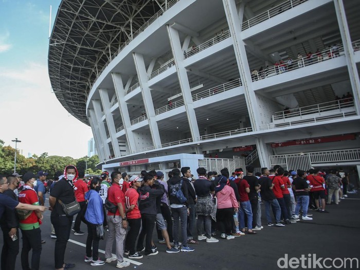Laga semifinal Piala AFF 2022 Indonesia vs Vietnam disambut antusias pendukung tuan rumah. Mereka berharap Garuda bisa menang telak.
