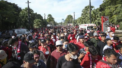 Suporter Timnas Mulai Menyemut di GBK