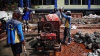 Pengerjaan tanggul itu diperkirakan selesai dalam dua minggu.