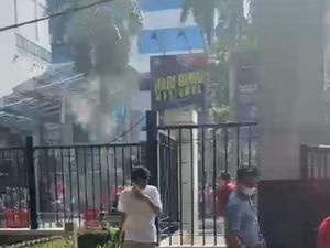 Geger Video Dinarasikan Gas Air Mata di GBK, Polisi Membantah
