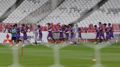 Timnas Vietnam Puji Rumput GBK Saat Latihan Jelang Semifinal