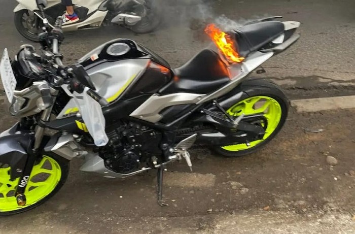 Viral Yamaha MT-25 terbakar.