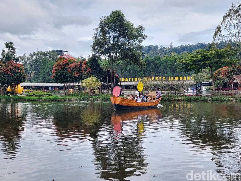 Wahana baru di Floating Market Lembang, Kabupaten Bandung Barat.