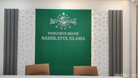 Ketua Umum PBNU KH. Yahya Cholil Staquf atau yang akrab disapa Gus Yahya meresmikan area lobi pada Jumat (6/1/2023). Hari ini akan launching lobi PBNU yang dapat dimanfaatkan sebagai tempat kumpul, press conference, ngobrol dan lain-lain, ujar Gus Yahya.  Foto: Devi Setya/DetikHikmah