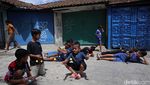 Main Lato-latonya Pakai Gaya nih Bos!