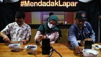 Dalam acara ini, kreator diberikan tempat berkreasi dengan objek yang ada. Seperti makanan, minuman olahraga hingga pura-pura menjadi artis.