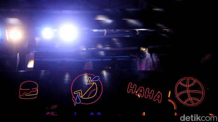 Antusias Muda-mudi Konten Kreator Berkarya di Jakarta Sejumlah anak muda profesi konten kreator hadir dalam acara Helophoria di kawasan M Bloc Space, Jakarta Selatan, Sabtu (7/1/2023).