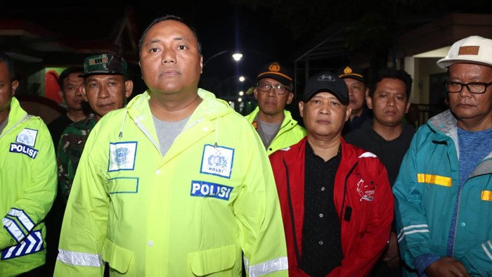 Banjir di Perumahan Kebonbatur, Mranggen, Demak, Jumat (6/1/2023). Kapolres Demak AKBP Budi Adhy Buono menyebut ada tiga warga yang dilarikan ke RS dan puskesmas.