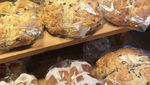 Bikin Nostalgia! Minimarket Sejak 1876 Ini Tawarkan Banyak Jenis Roti