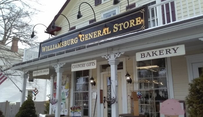 Bikin Nostalgia! Minimarket Sejak 1876 Ini Tawarkan Banyak Jenis Roti