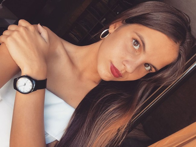 Di Instagram, Emilia cukup sering membagi potret mesranya dengan sang kekasih. Ia ikut mendukung Alvarez di Piala Dunia 2022 dan tampak ikut menikmati waktu selama di Qatar. Foto: Instagram