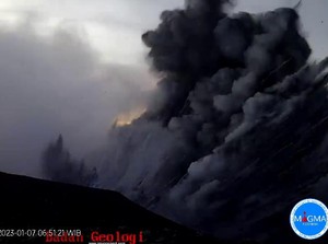 173.334 Warga Agam Berada di Zona Bahaya Erupsi Gunung Marapi