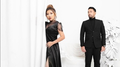 7 Foto Prewedding Kiky Saputri dan Kekasih, Gaya Glamor Hingga Kebaya