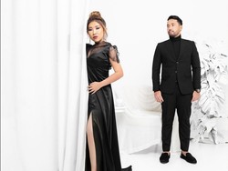 7 Foto Prewedding Kiky Saputri dan Kekasih, Gaya Glamor Hingga Kebaya