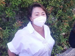 Jenguk Indra Bekti, Indy Barends Ungkap Cairan Darah Sahabatnya Membaik