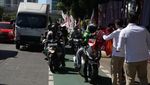 Kader Gerindra Bagi-bagi Kaos Capres Prabowo di Jalanan