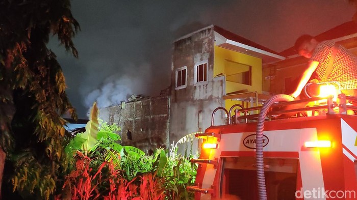 Kebakaran gudang tiner di Pedurungan, Semarang, berhasil dipadamkan, Sabtu (7/1/2023) sekitar pukul 21.10 WIB.