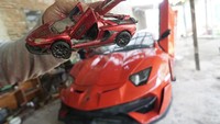 Perajin memerlukan waktu sekitar dua tahun untuk membuat mobil replika Lamborghini Aventador SVJ dari modifikasi Mitshubishi Eterna tahun 1990.