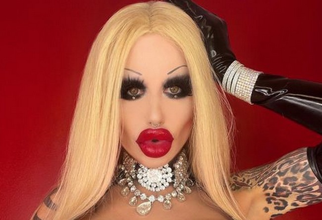 Kitty Ink Bimbodoll, wanita dengan penampilan ekstrem dan jauh dari original. Foto: dok. Instagram